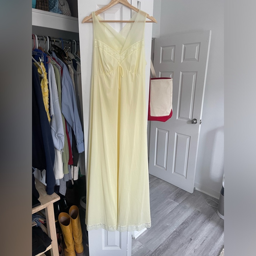 Vintage sheer maxi sleep dress! Size Large, fits like a size 10